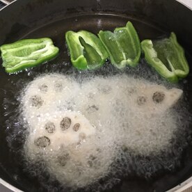 れんこんとピーマンの素揚げ 付け合わせに レシピ 作り方 By Balletmom 楽天レシピ